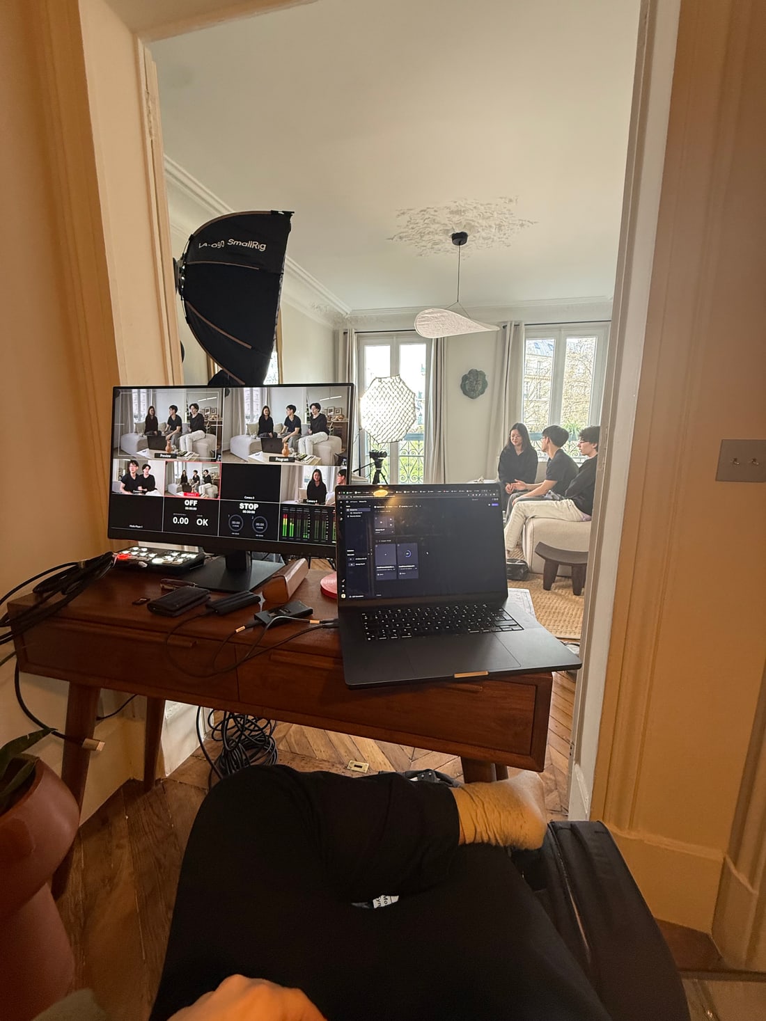 Mickaël Wu · On set