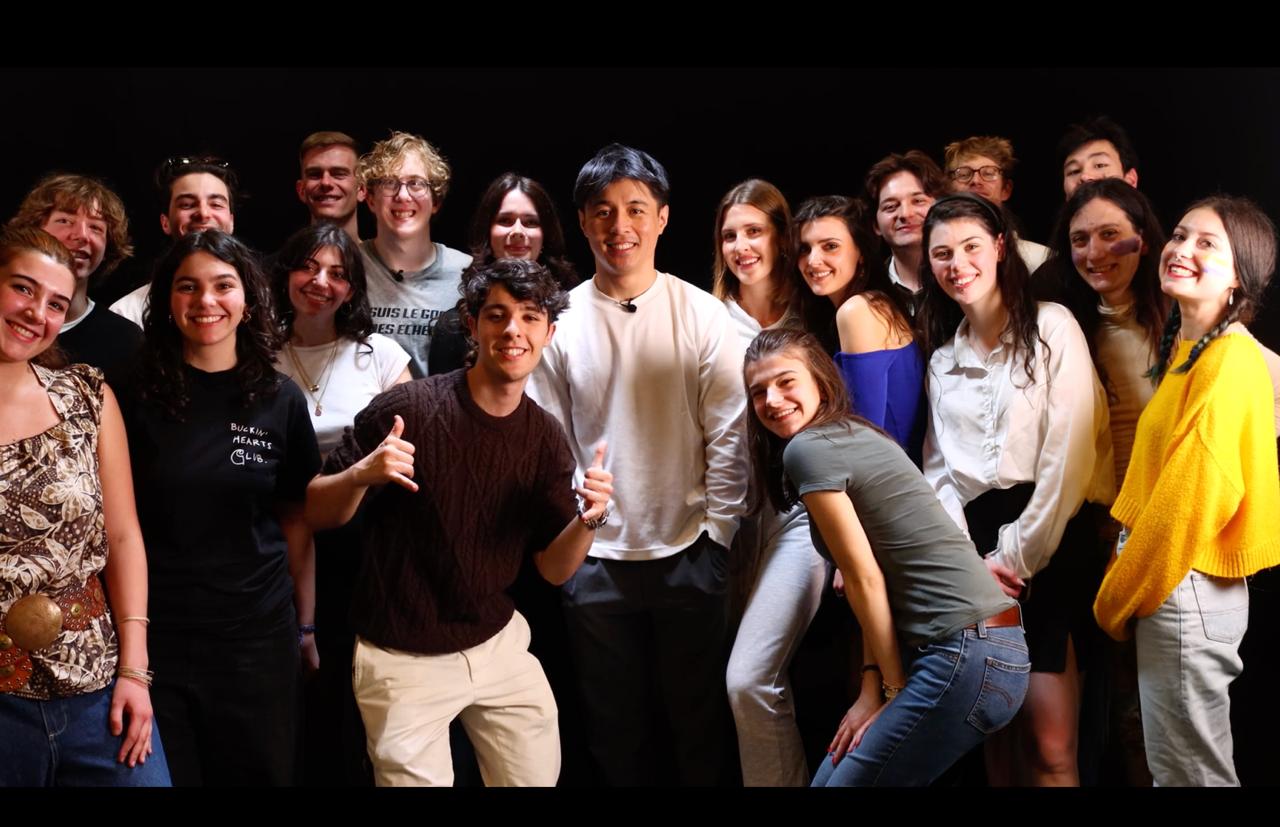 Julien Song with the cast and production of Qui est le traître ?